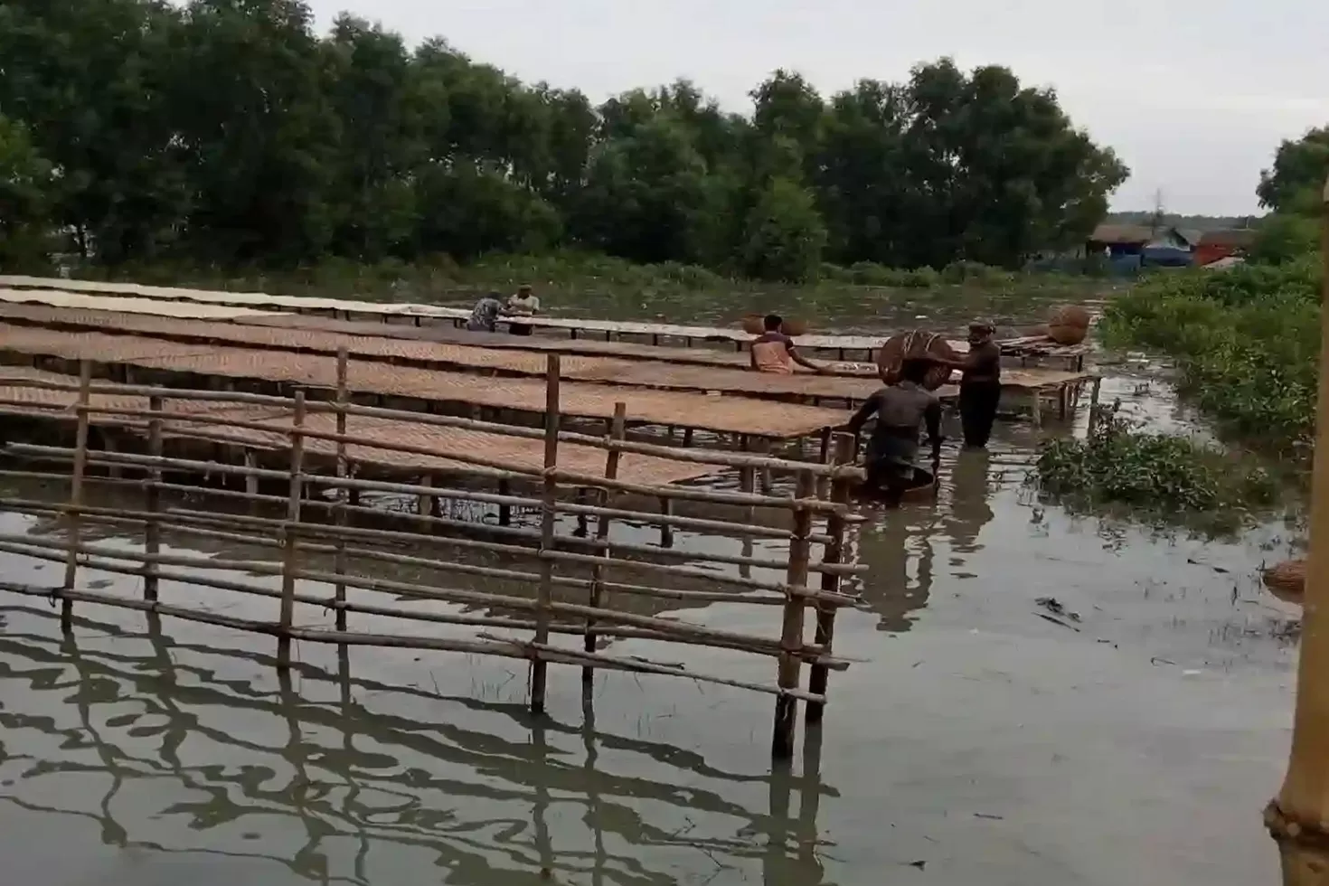 জাওয়াদ-সুন্দরবনে-শুঁটকিপল্লিতে-ব্যাপক-ক্ষতি