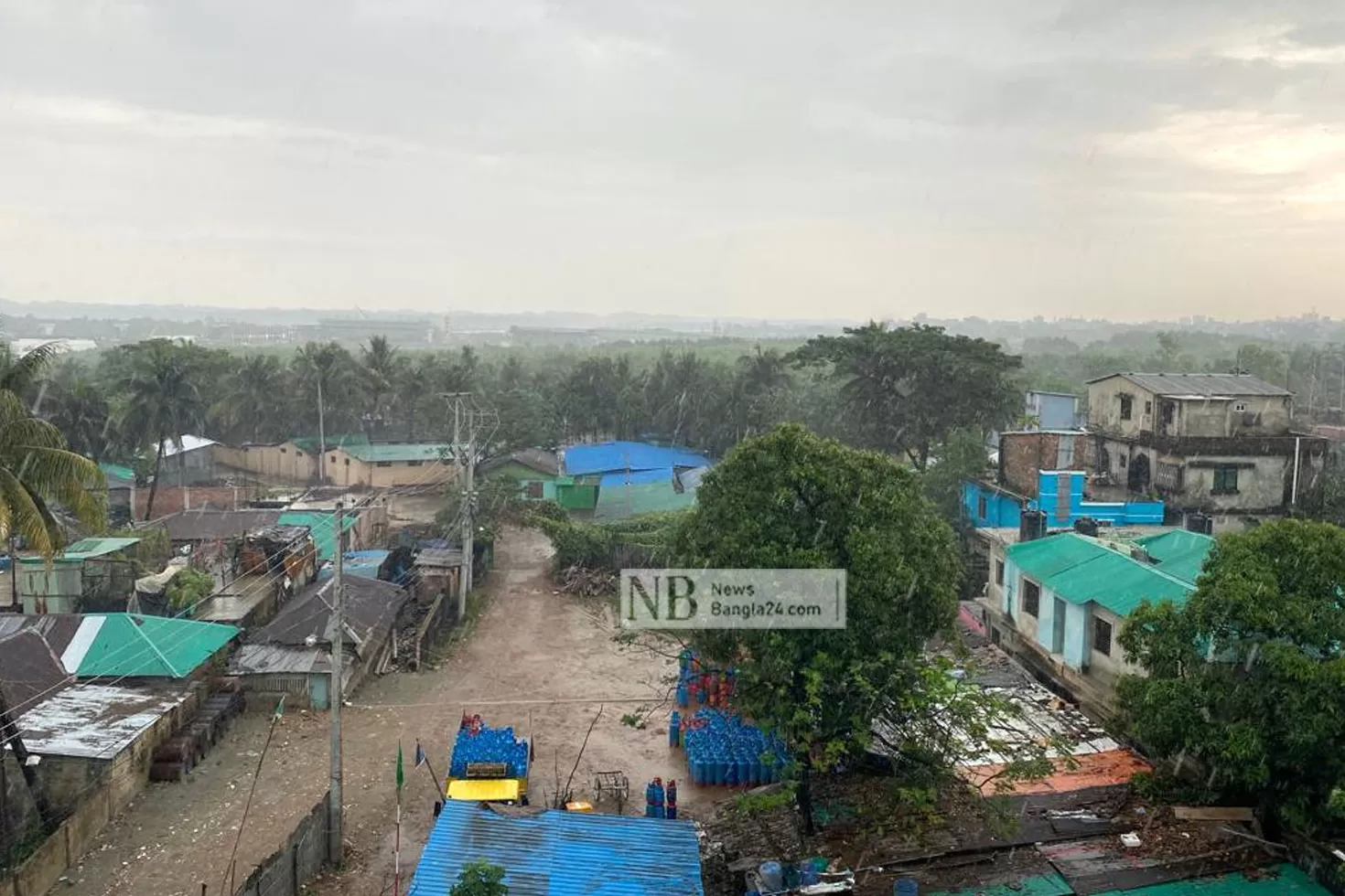 বৃষ্টি-থামার-লক্ষণ-নেই-সঙ্গে-কী-যে-ঠান্ডা-পড়িছে