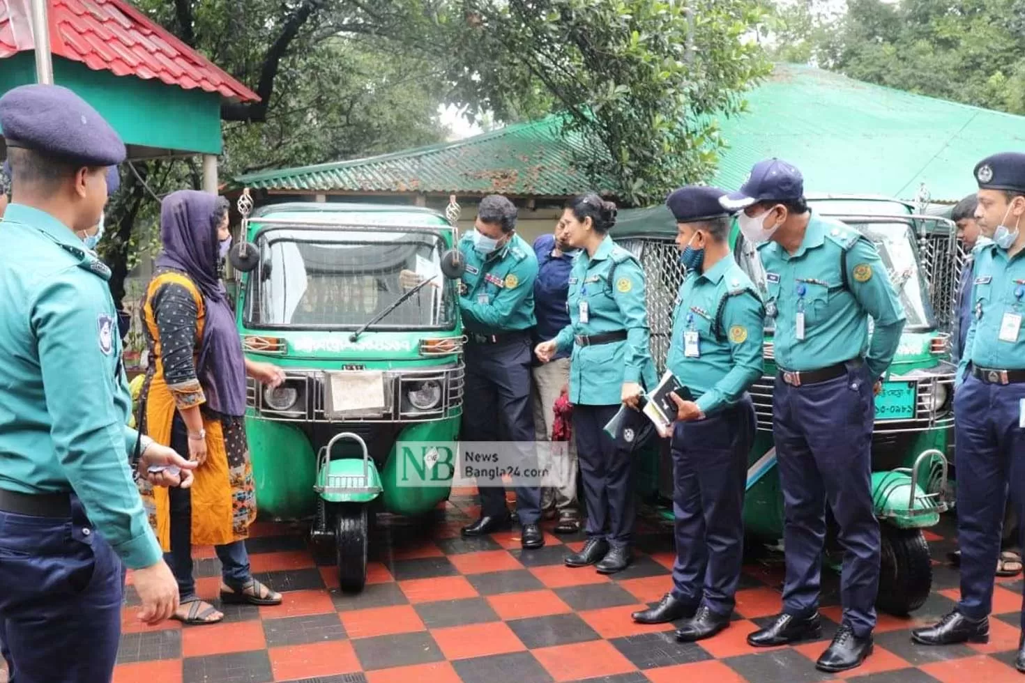 সিএনজি অটোরিকশার চালক-মালিকের তথ্য পাবেন যাত্রী