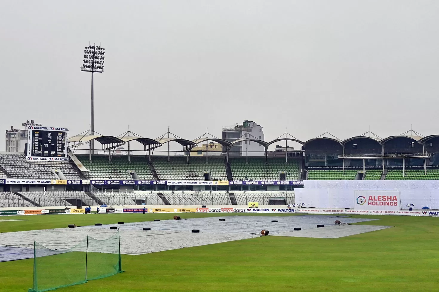 বৃষ্টিতে-শঙ্কায়-ঢাকা-টেস্টের-তৃতীয়-দিনের-খেলা