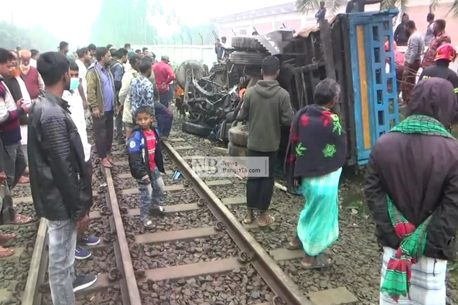 ট্রাকে ট্রেনের ধাক্কা, ২ ঘণ্টা পর নাটোর-খুলনা রেল চালু