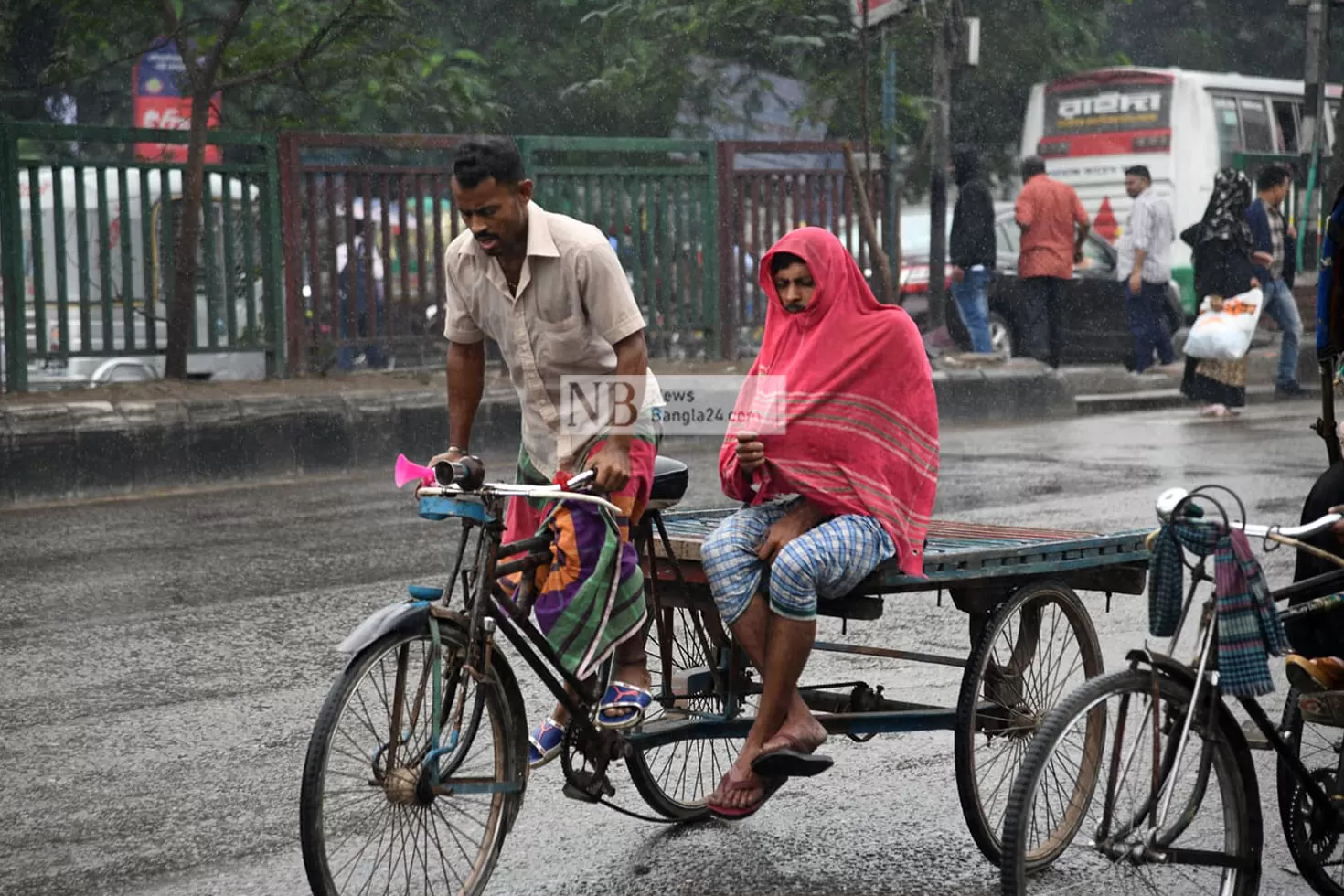 আজ সারা দিন বৃষ্টি