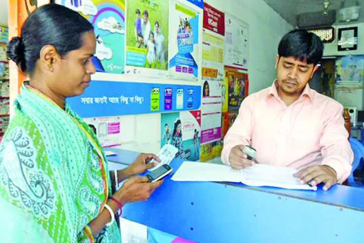 মোবাইল ব্যাংকিং: লেনদেনে কমছে নারীর অংশগ্রহণ