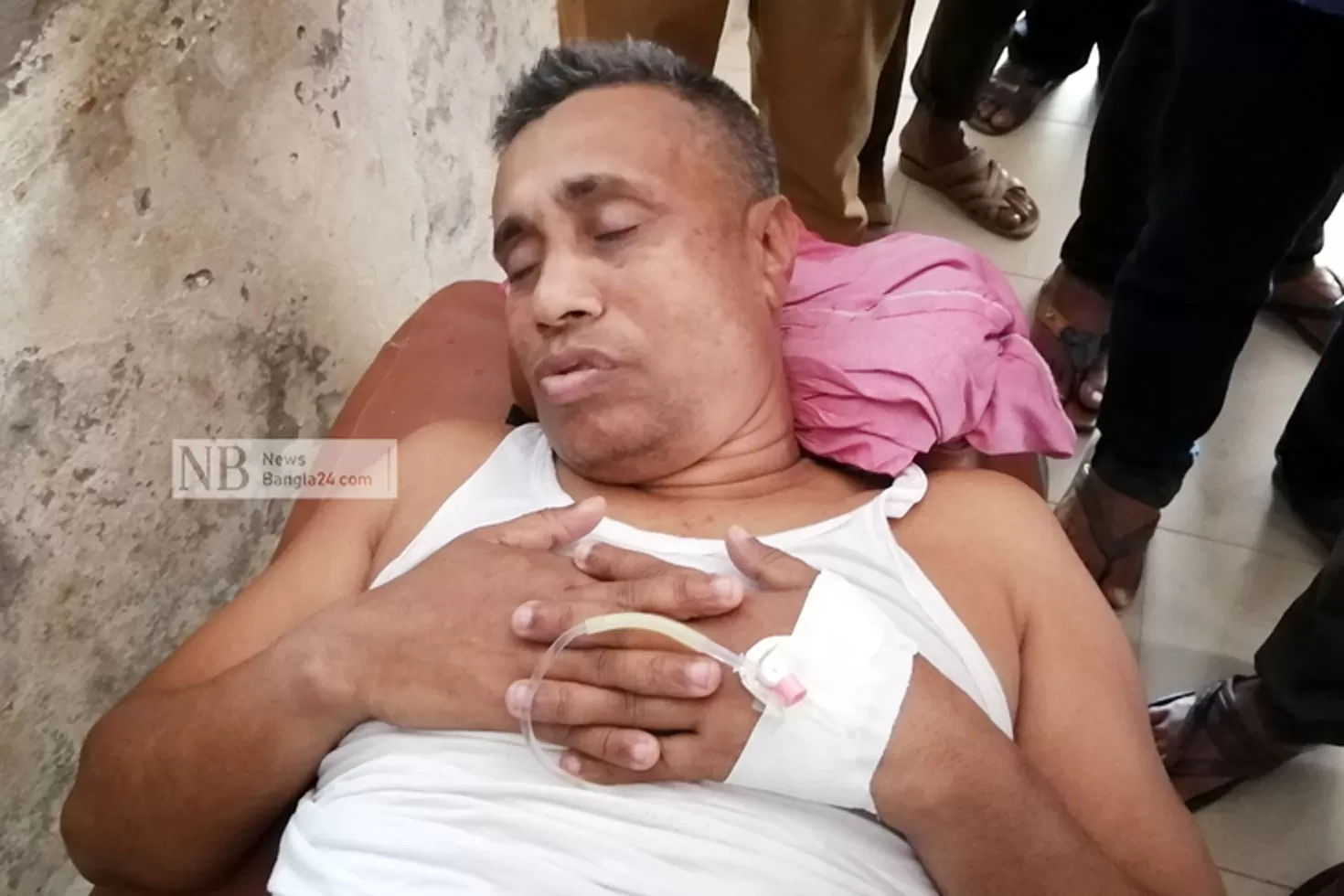 হামলায় ভাঙল ইউপি সদস্যের দুই পা