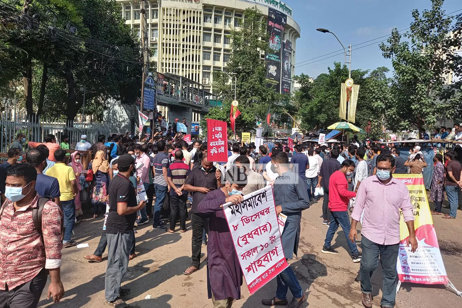 চাকরিতে-আবেদনের-বয়স-বাড়ানোর-দাবিতে-শাহবাগে-অবস্থান