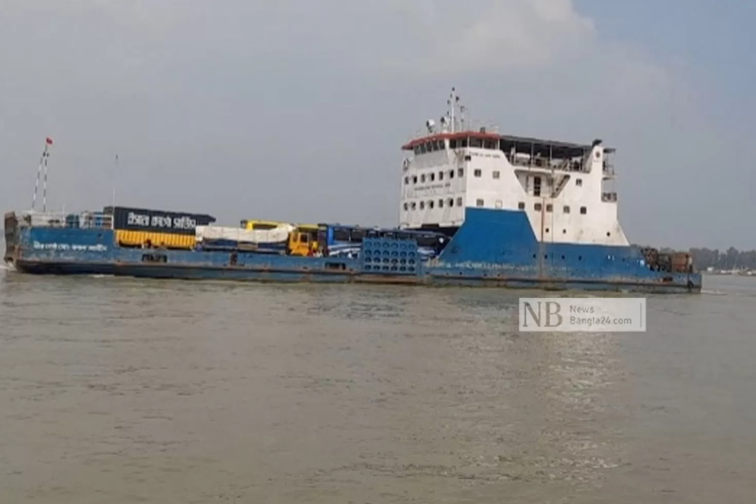  ৮ ঘণ্টা পর ফেরি চলাচল স্বাভাবিক, ঘাটে যানজট 