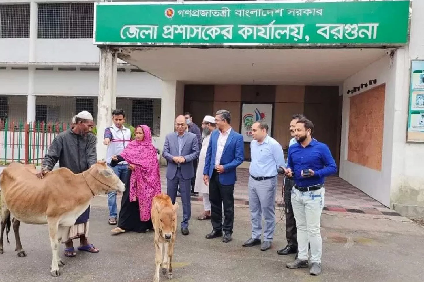 বাবুর্চি-নিচ্ছে-বরগুনা-জেলা-প্রশাসক