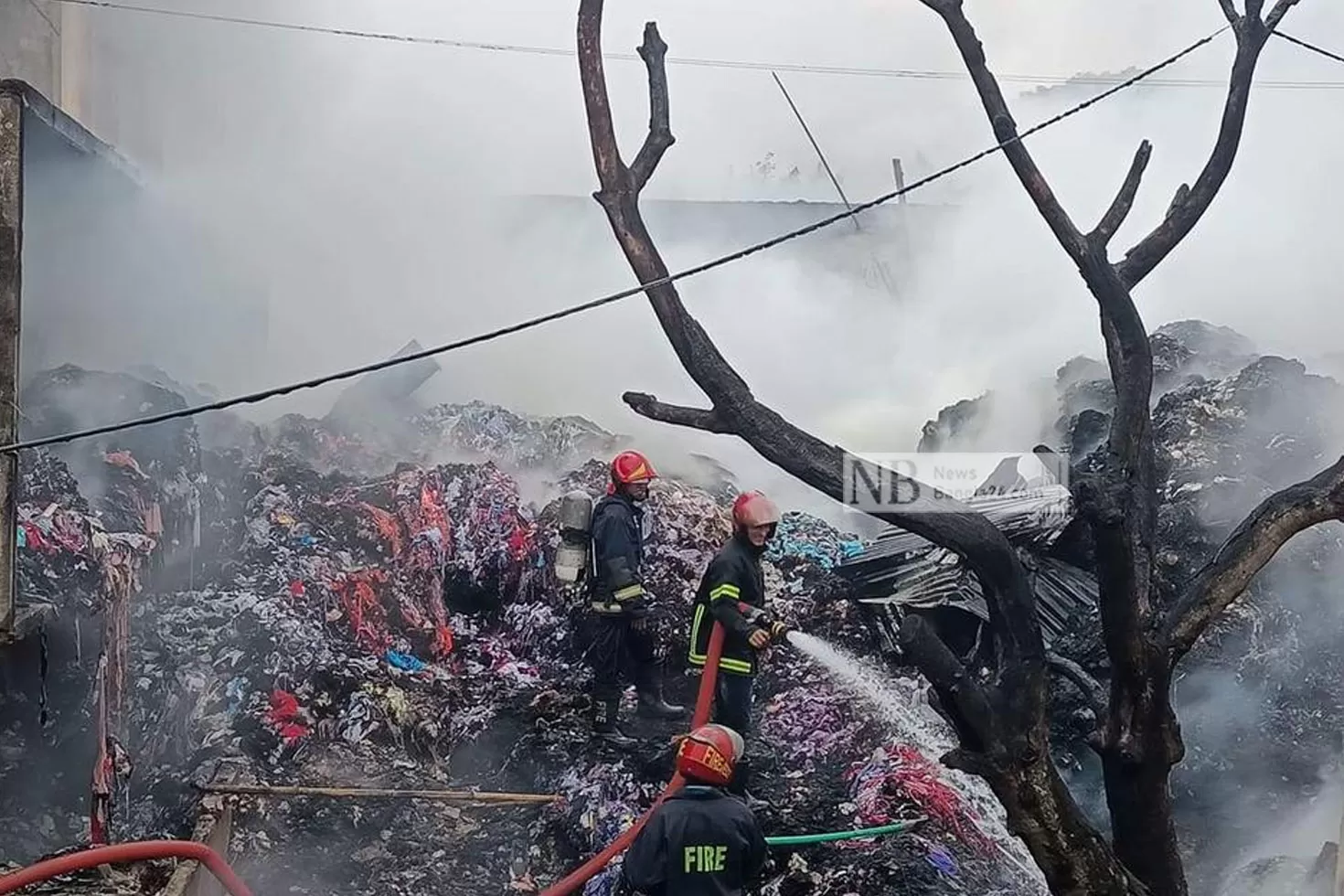চট্টগ্রামে ঝুট গুদামের আগুন নিয়ন্ত্রণে