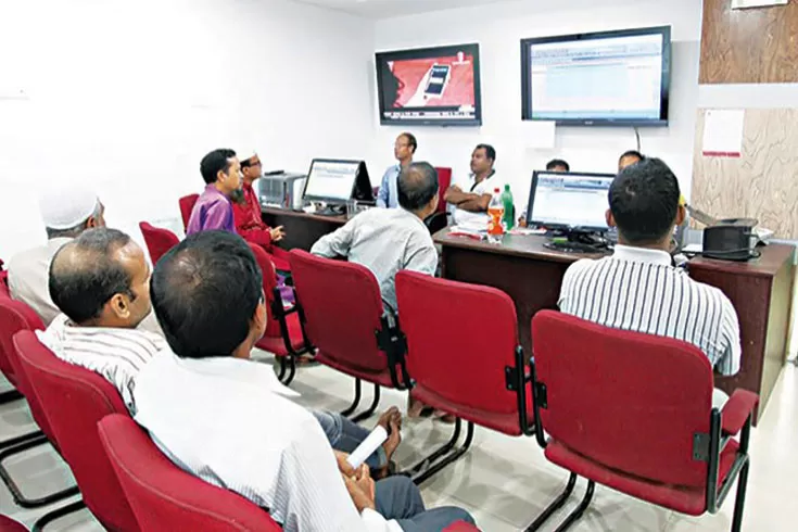 প্রধানমন্ত্রীর ‘বৈঠক ডাকার খবরে’ ঘুরল পুঁজিবাজার
