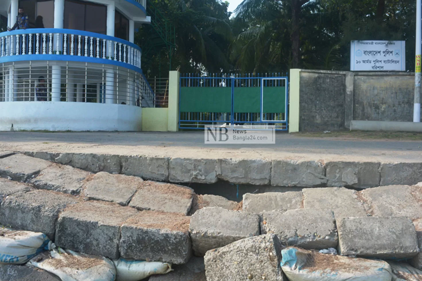 ৬ বছরেই শহররক্ষা বাঁধে ধস