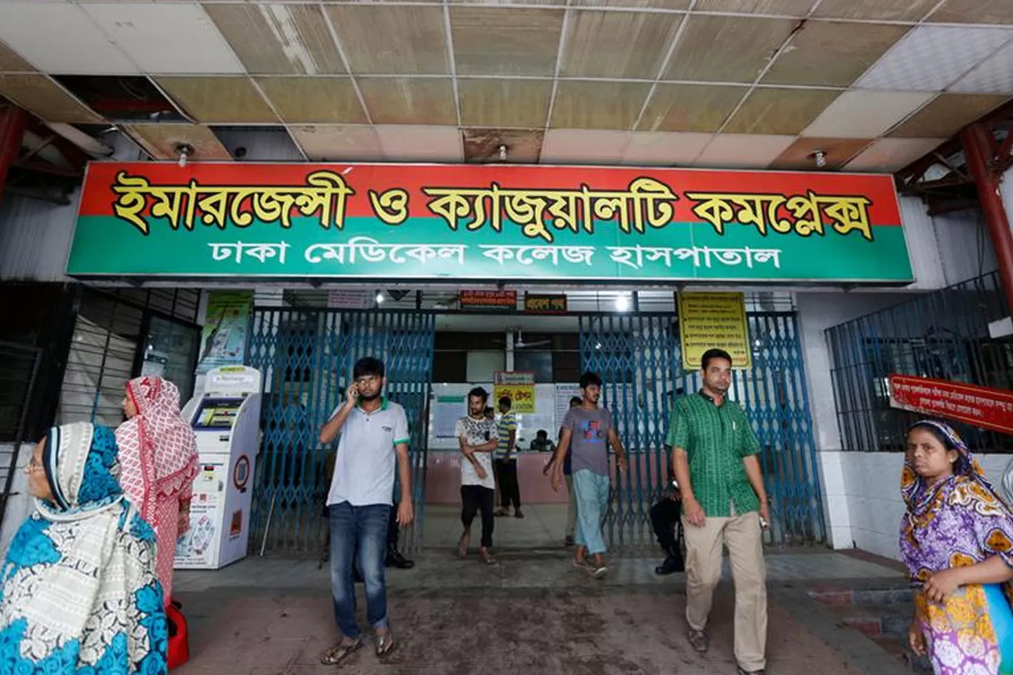 ক্রিকেট খেলার মাঠে ছুরিকাঘাতে যুবক আহত