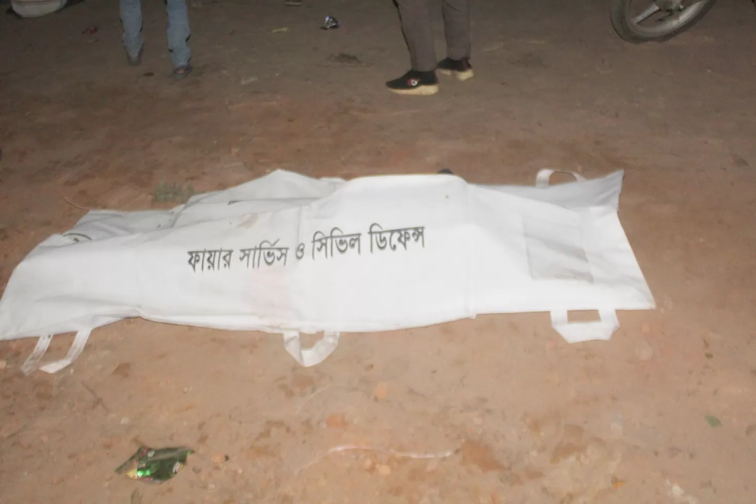 ট্রাকচাপায় ভ্যানের দুই যাত্রী নিহত