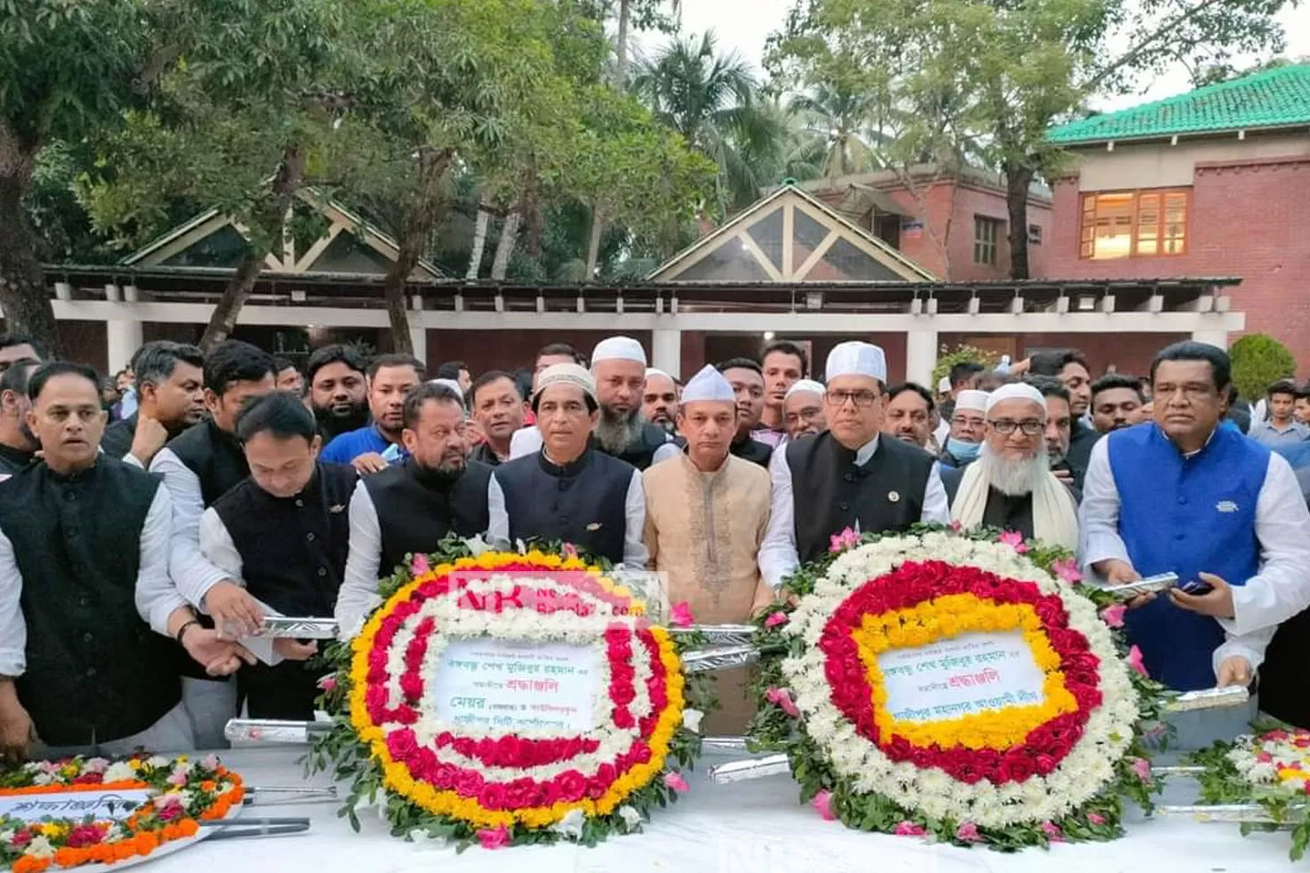 টুঙ্গিপাড়ায় বঙ্গবন্ধুর সমাধিতে গাজীপুর মেয়রের শ্রদ্ধা