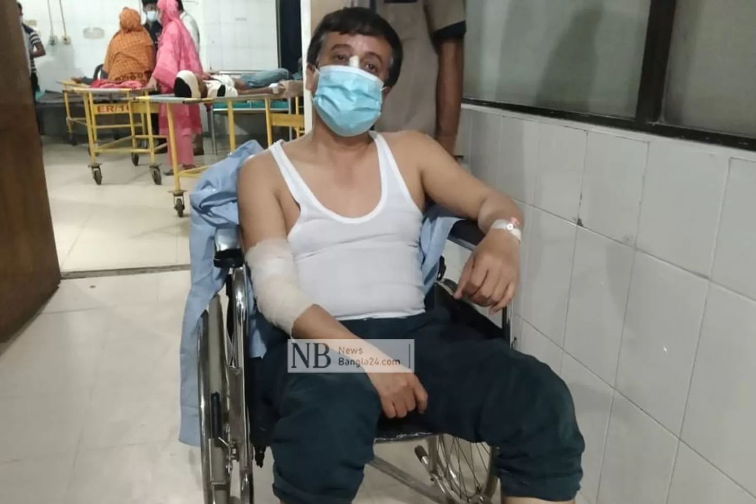গাড়ি পার্কিং নিয়ে ঢামেকের উপপরিচালককে মারধরের অভিযোগ
