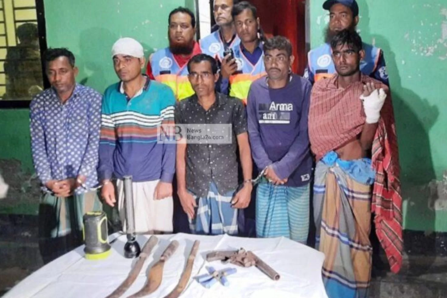 জেলে অপহরণ মামলায় অস্ত্রসহ জলদস্যু গ্রেপ্তার