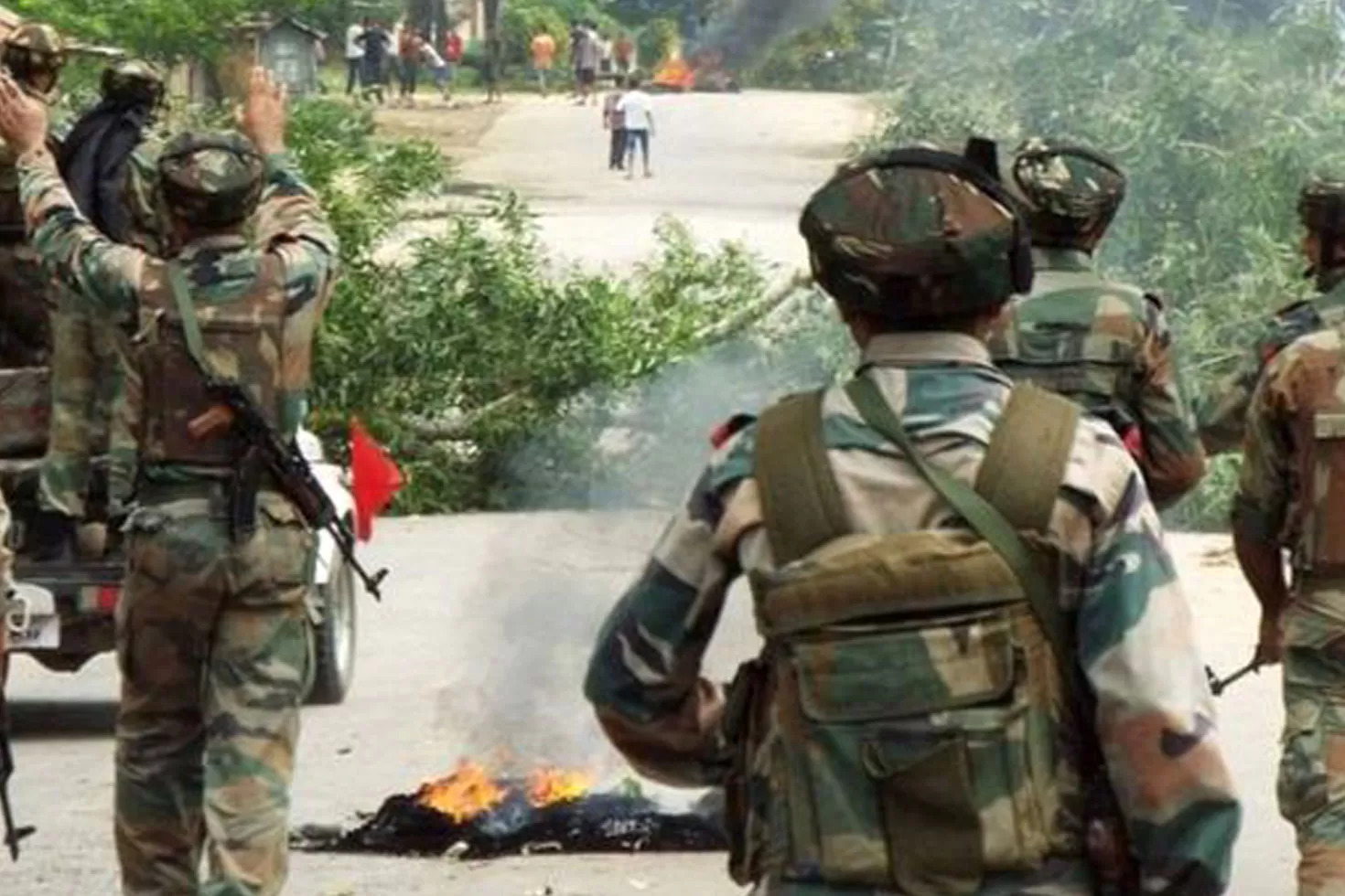 গ্রামবাসী হত্যা: নাগাল্যান্ডে পুড়ল অমিত শাহের কুশপুত্তলিকা