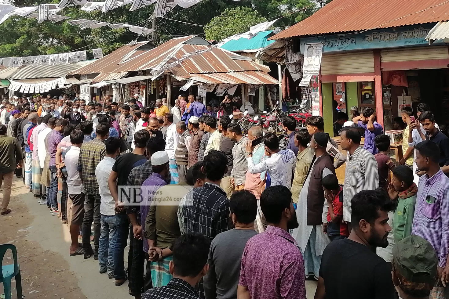 নৌকার প্রচার কার্যালয়ে আগুন, বিদ্রোহীকে দোষারোপ