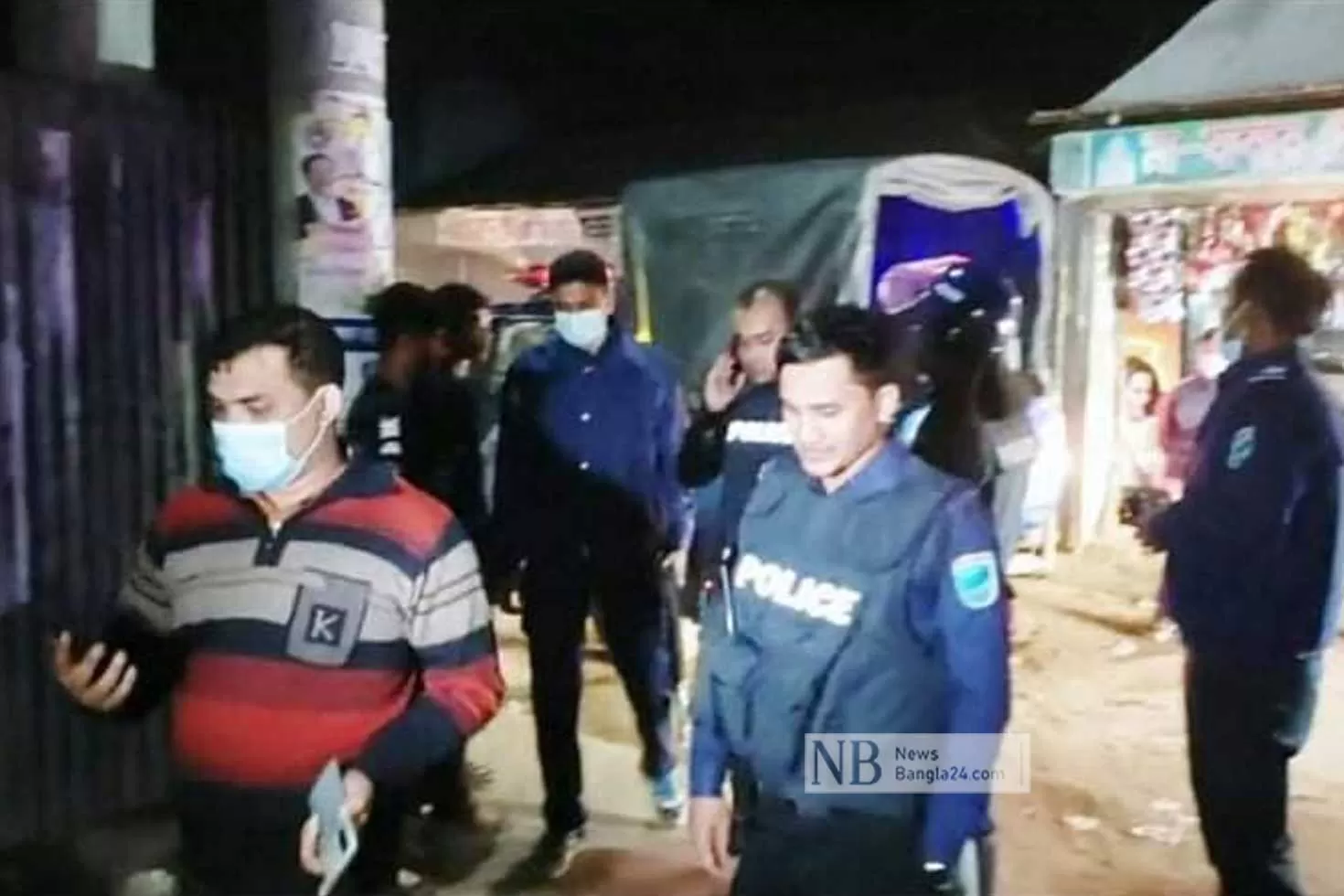 ২ পুলিশকে কুপিয়ে আসামি ‘ছিনতাই’ 