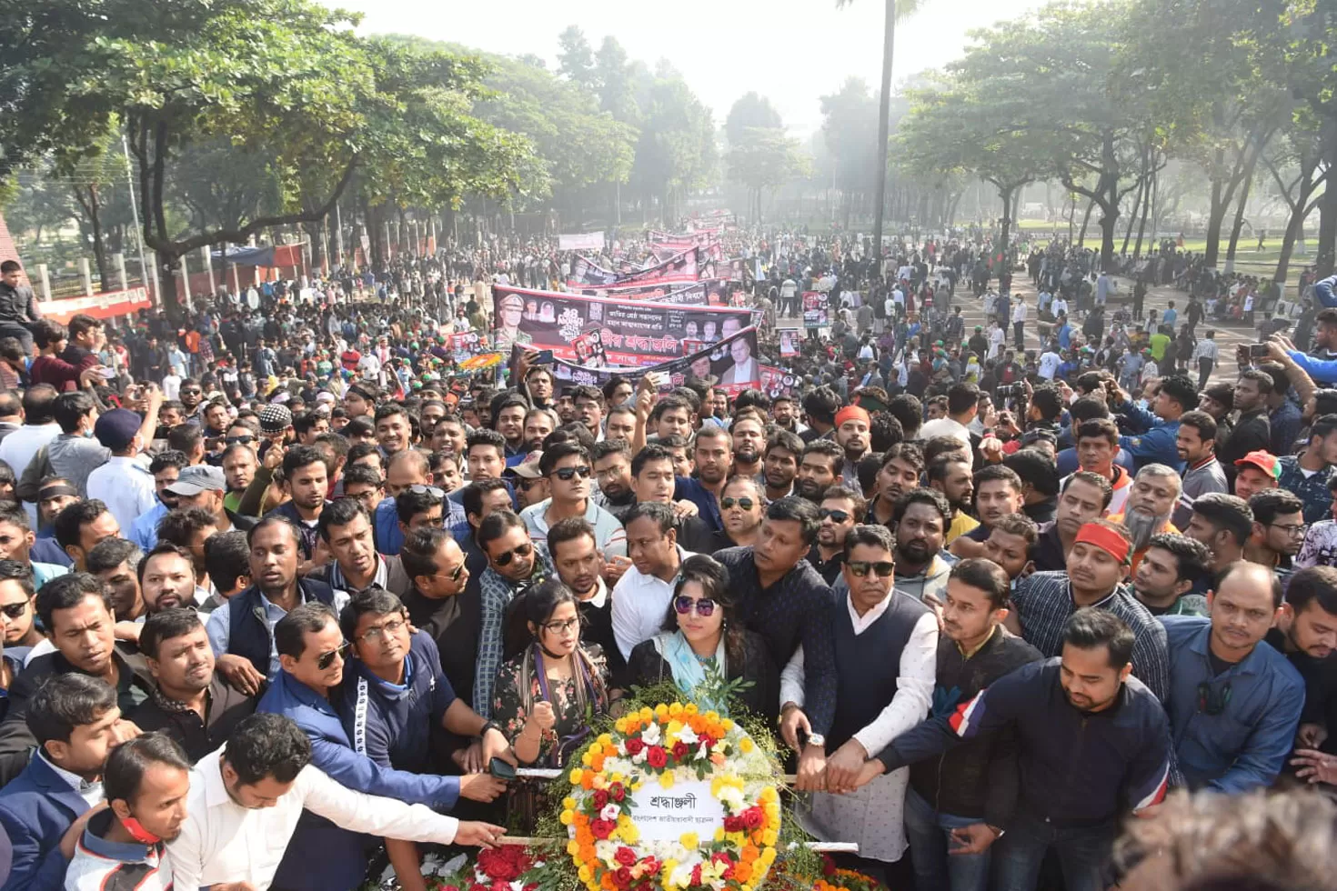 শহীদ-বুদ্ধিজীবী-স্মরণে-জনতার-ঢল