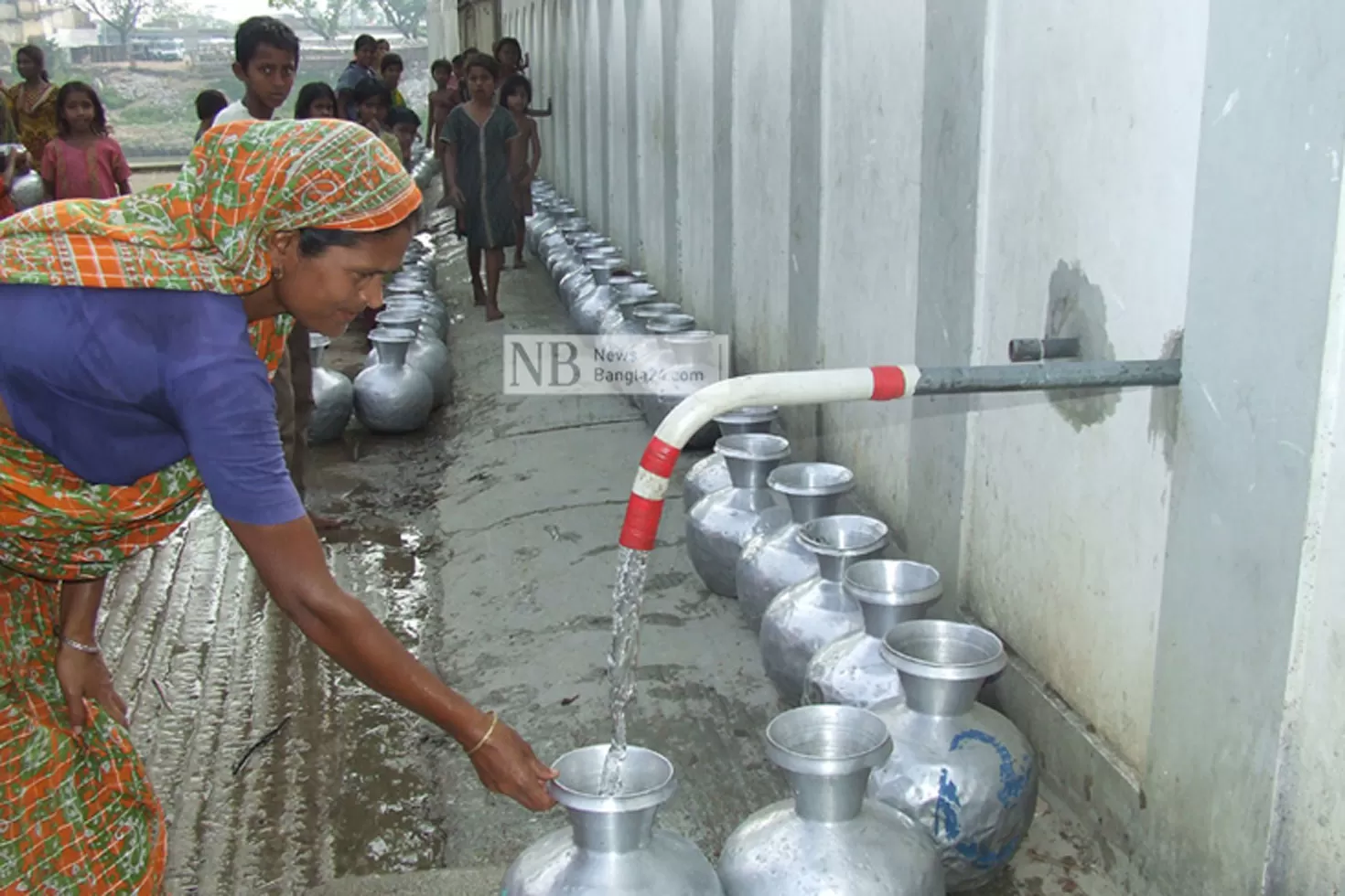 পানি না বাড়িয়ে বিল দ্বিগুণ, ক্ষোভ