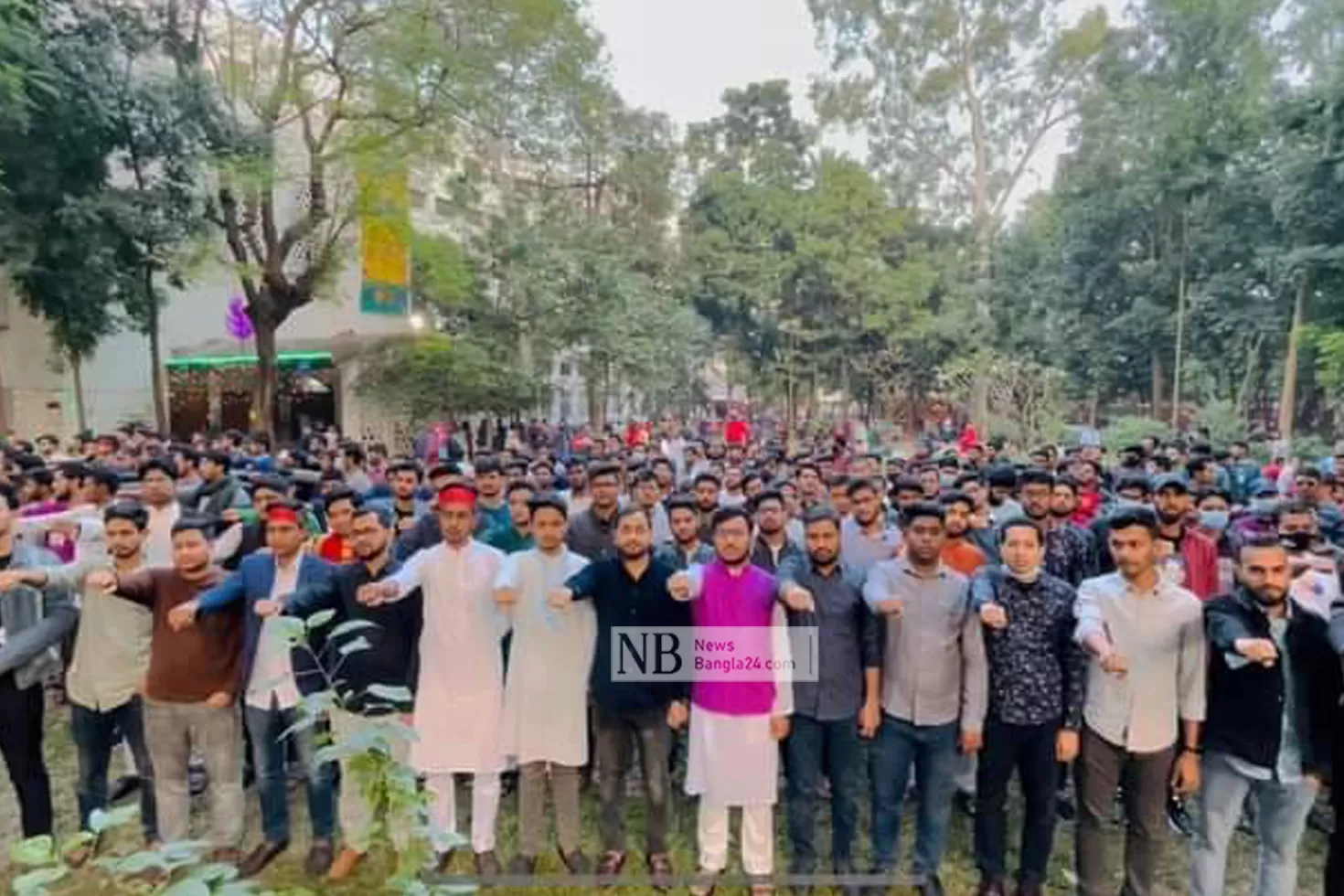 অপরাজেয় বাংলায় দাঁড়িয়ে শপথে ছাত্রলীগ