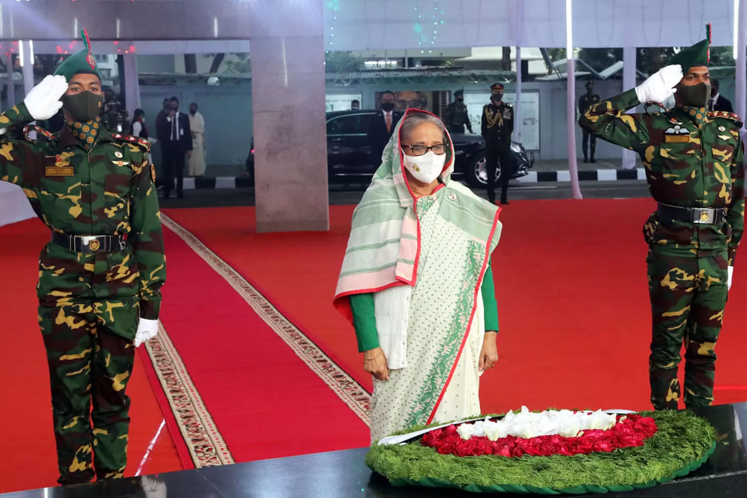 বঙ্গবন্ধুর প্রতিকৃতিতে প্রধানমন্ত্রীর শ্রদ্ধা