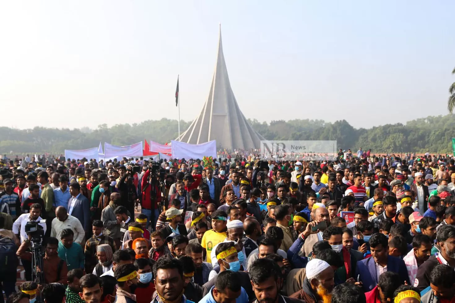 জাতীয়-স্মৃতিসৌধে-জনতার-ঢল