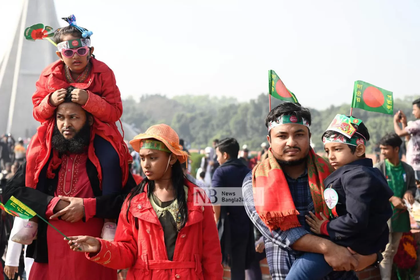হাতে-পতাকা-মুখে-বিজয়ের-গান