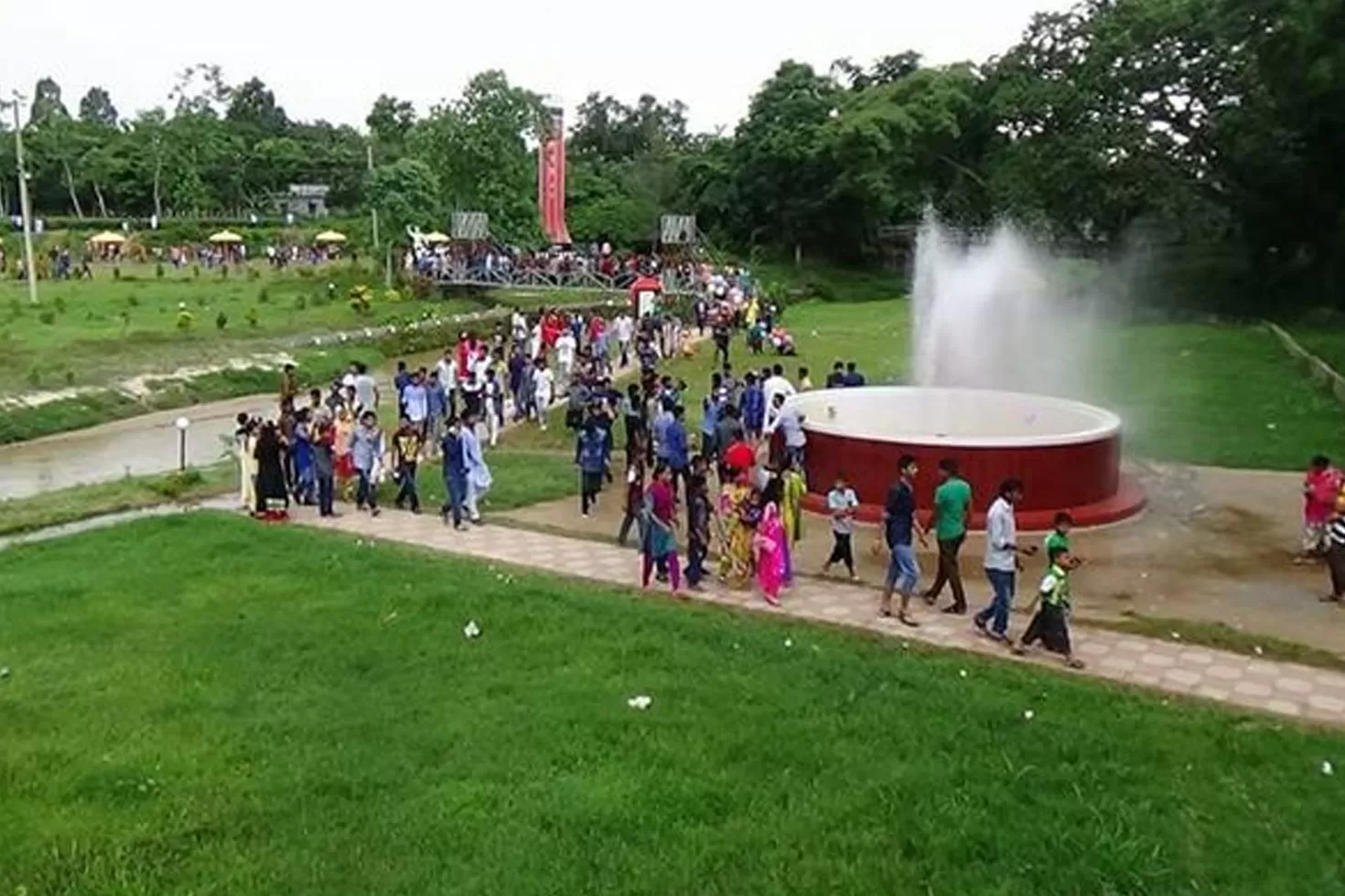 শ্রীমঙ্গলে পর্যটকের ঢল: রুম খালি নেই হোটেল-মোটেলে