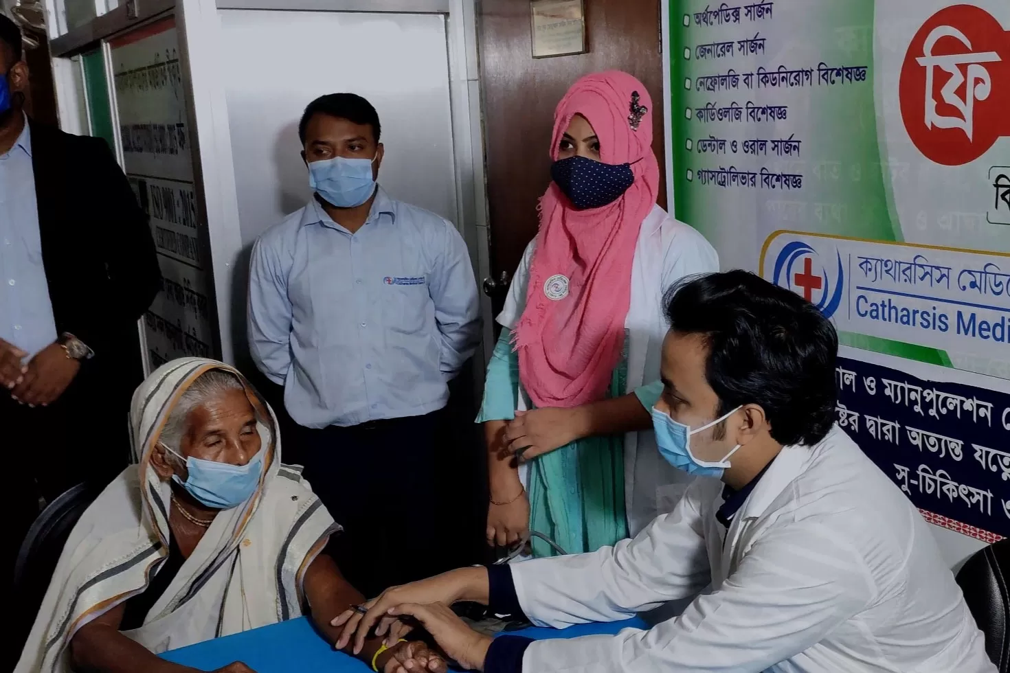 বিজয় দিবসে ৫০০ রোগীকে বিনামূল্যে চিকিৎসা
