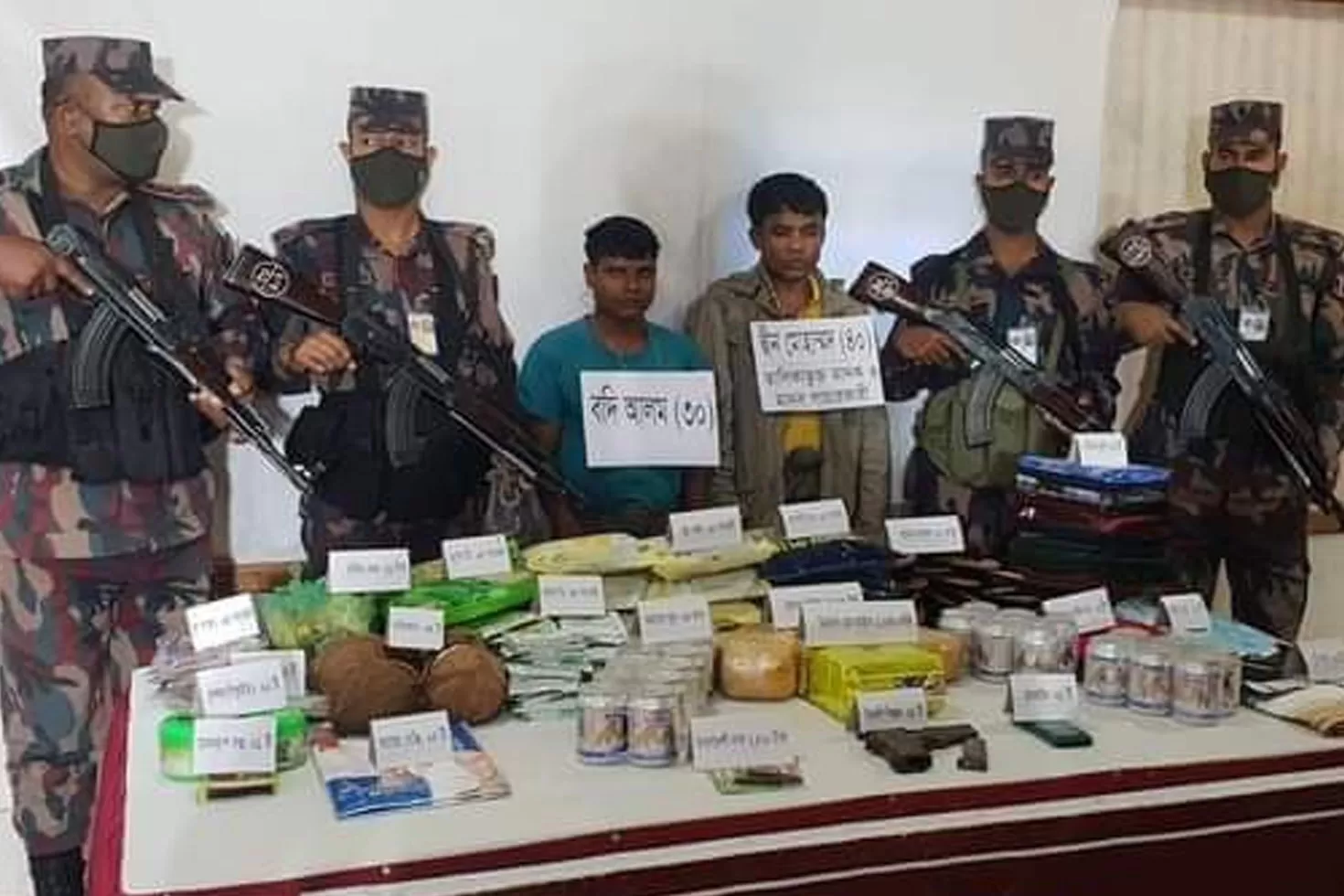 অস্ত্র ও মাদকসহ ২ জন গ্রেপ্তার