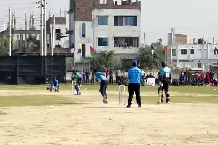 কুষ্টিয়ায় শুরু মেয়র গোল্ডকাপ ক্রিকেট লিগ