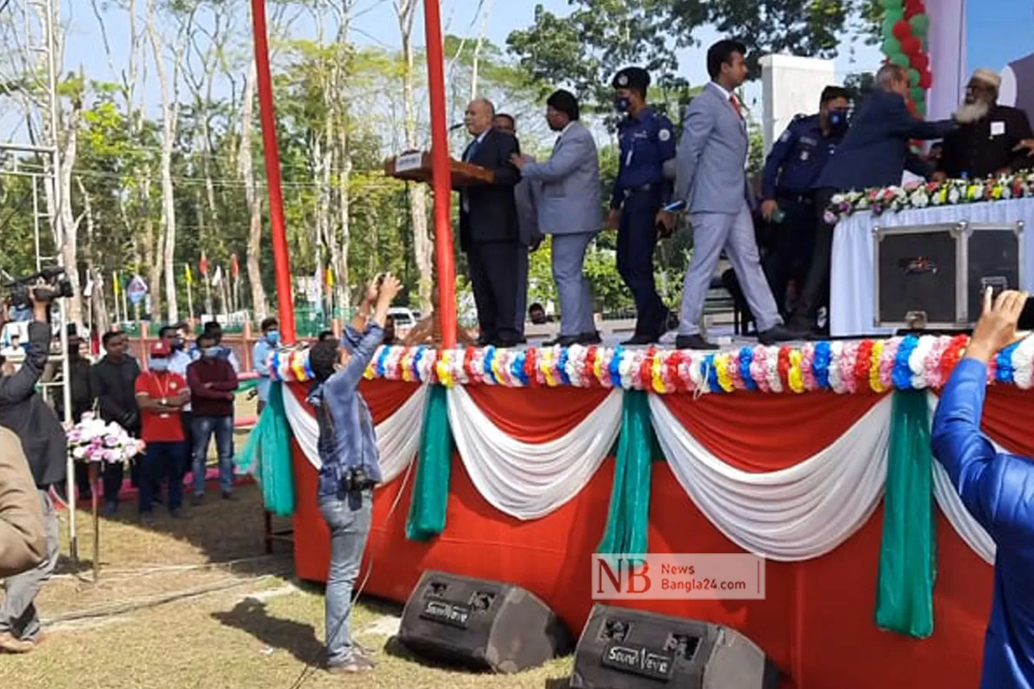 মন্ত্রীর সামনে সাবেক কমান্ডারকে নিয়ে বিষোদ্গার মুক্তিযোদ্ধার