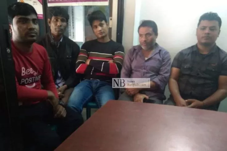 কেন ছাঁটাই হলেন ৫ পোশাকশ্রমিক