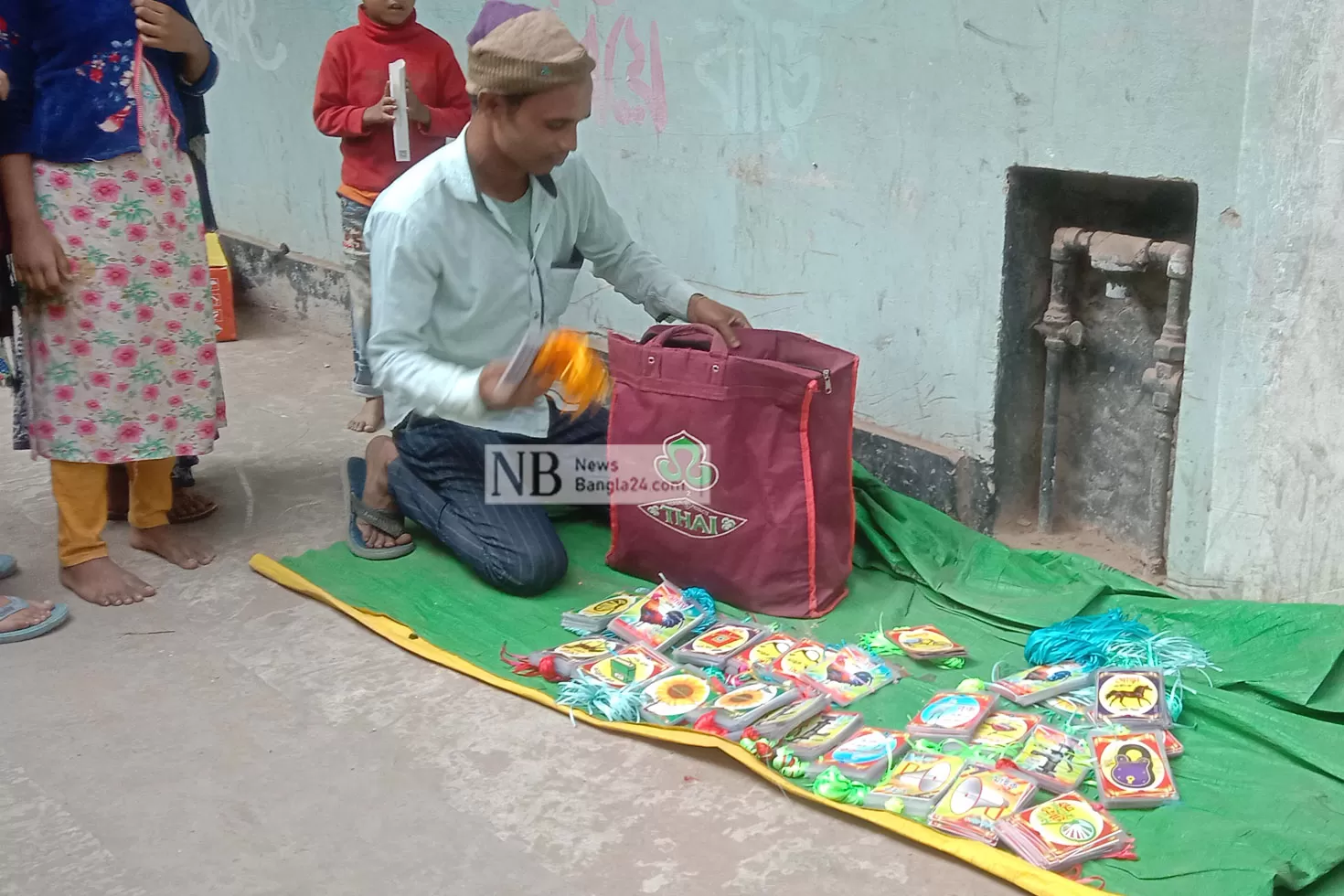 প্রতীক বিক্রি করেন তারা