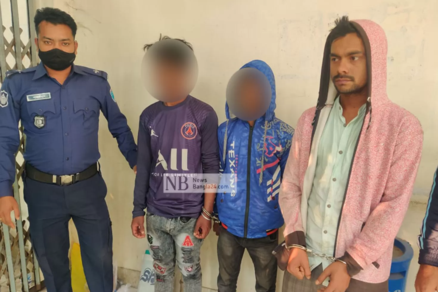 চলন্ত বাসে ‘ধর্ষণ’: চালক রিমান্ডে