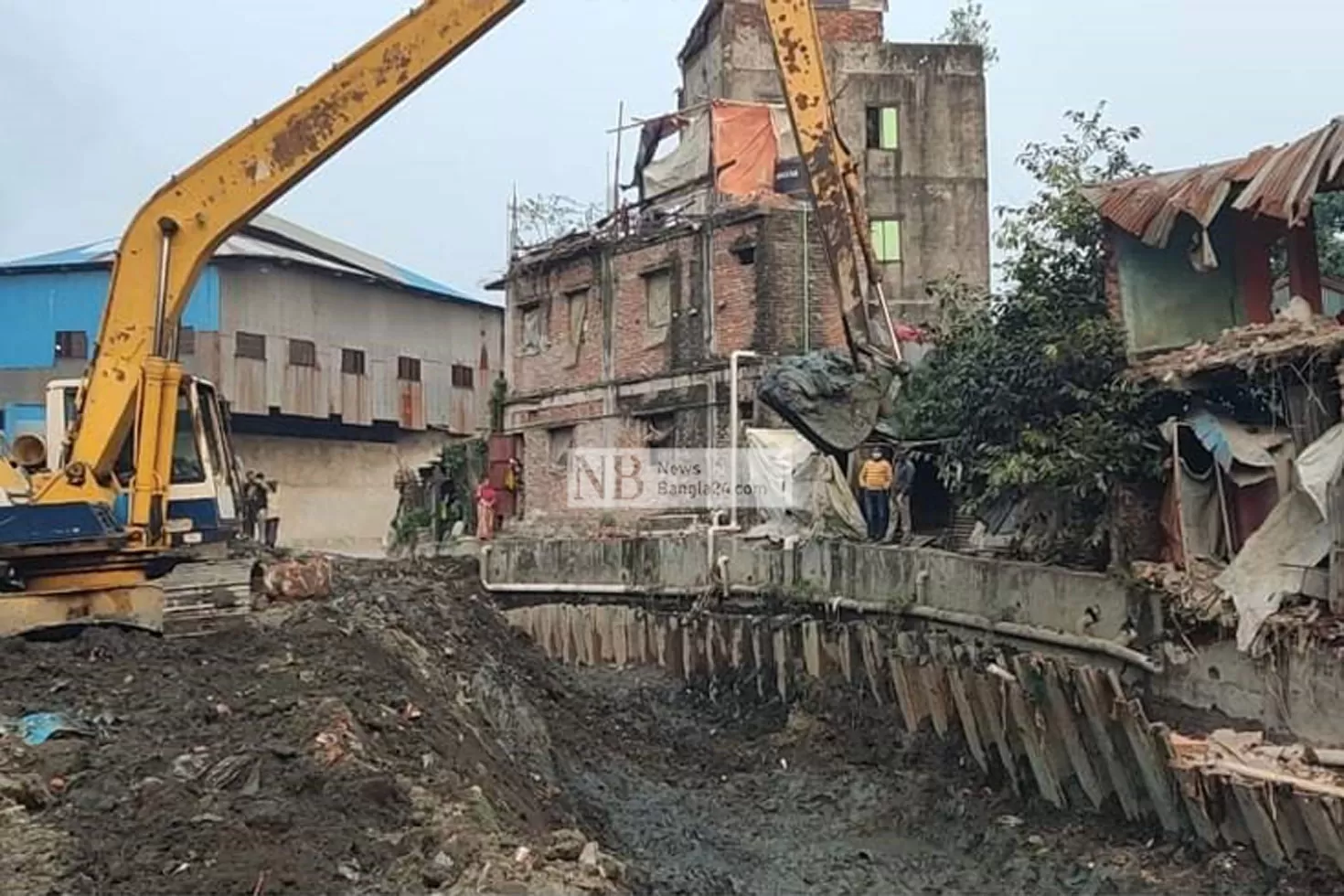 হেলে পড়া ভবনগুলো ভেঙে ফেলবে সিডিএ