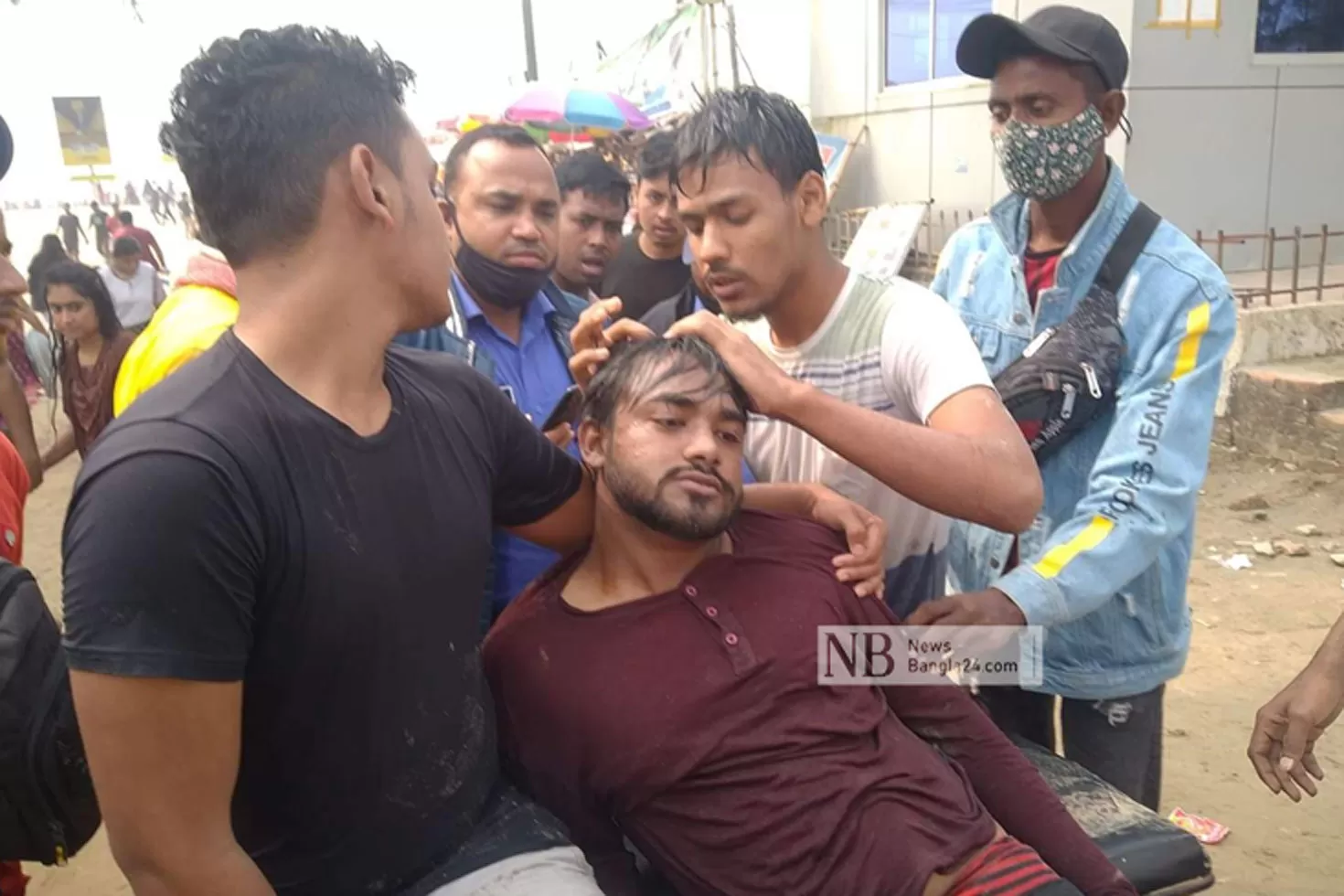 সুগন্ধা পয়েন্টে জেটস্কির ধাক্কায় পর্যটক আহত