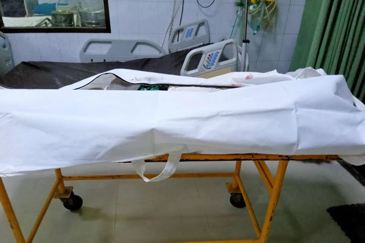 রাজধানীতে রিকশাচালকের ‘ঝুলন্ত’ মরদেহ উদ্ধার