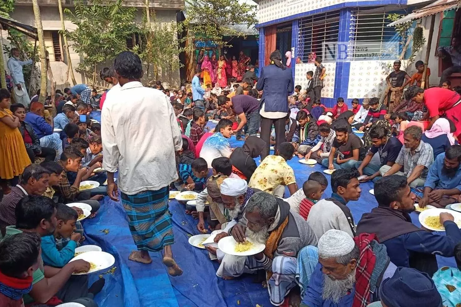 ভোটারদের ভুরিভোজে জরিমানা দিলেন প্রার্থী