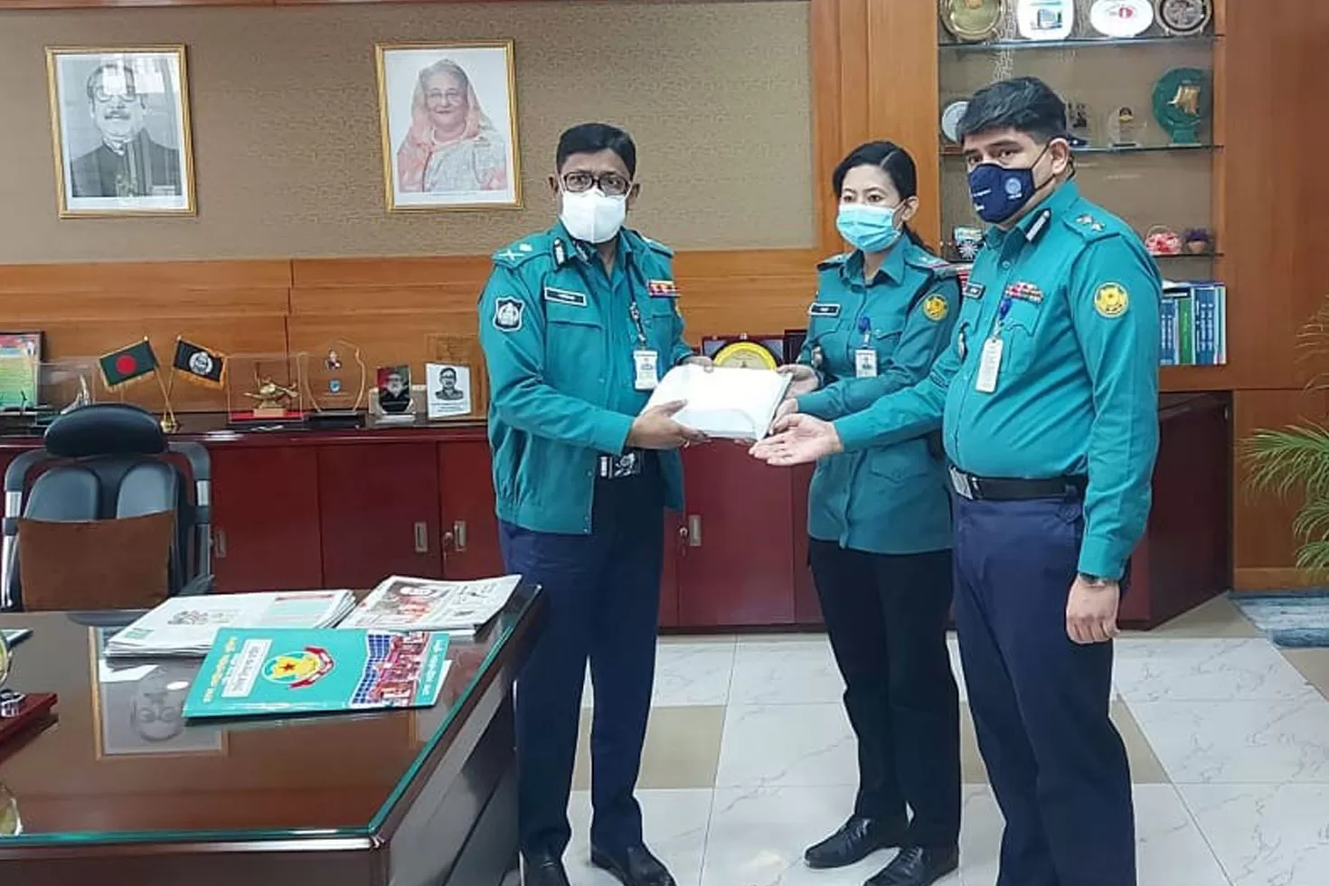 মহুয়ার-বাবার-চিকিৎসায়-ডিএমপির-সাড়ে-৮-লাখ-টাকার-অনুদান
