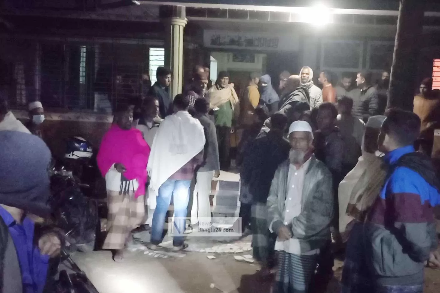 স্বতন্ত্র প্রার্থীর বাড়িতে হামলা, নৌকার ক্যাম্প ভাঙচুরের অভিযোগ