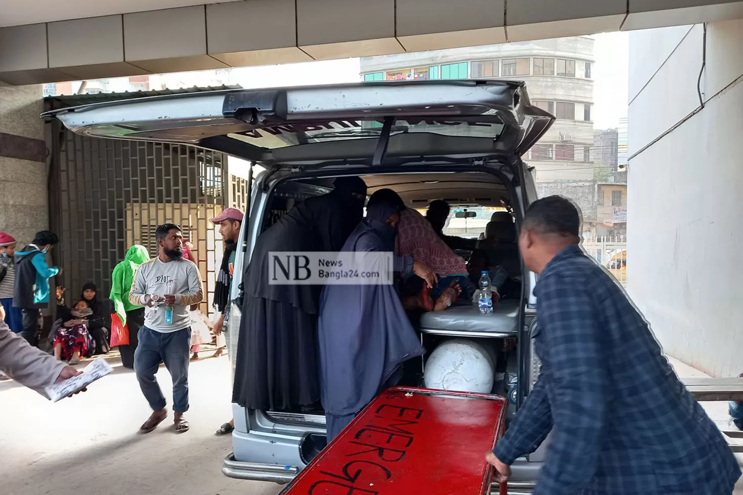 মৃত নানিকে দেখে ফেরার পথে আগুনে হারালেন মেয়েকে