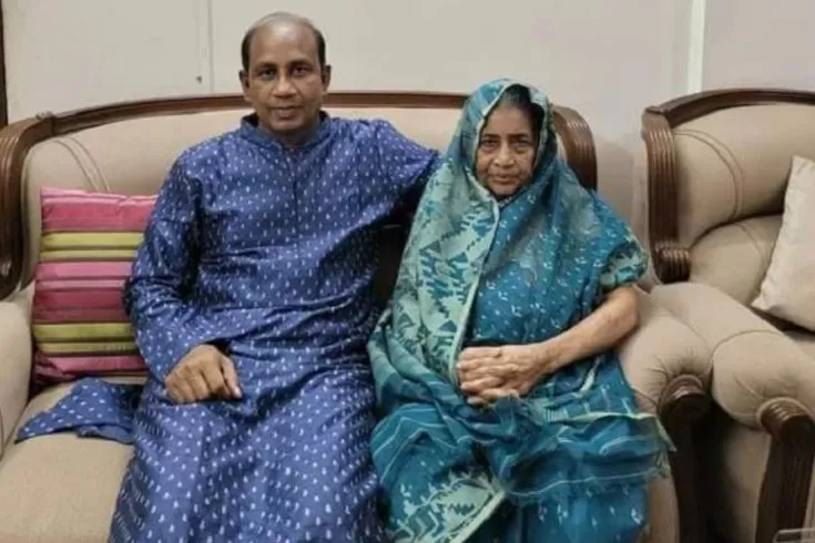 মা হারালেন এসবি প্রধান মনিরুল