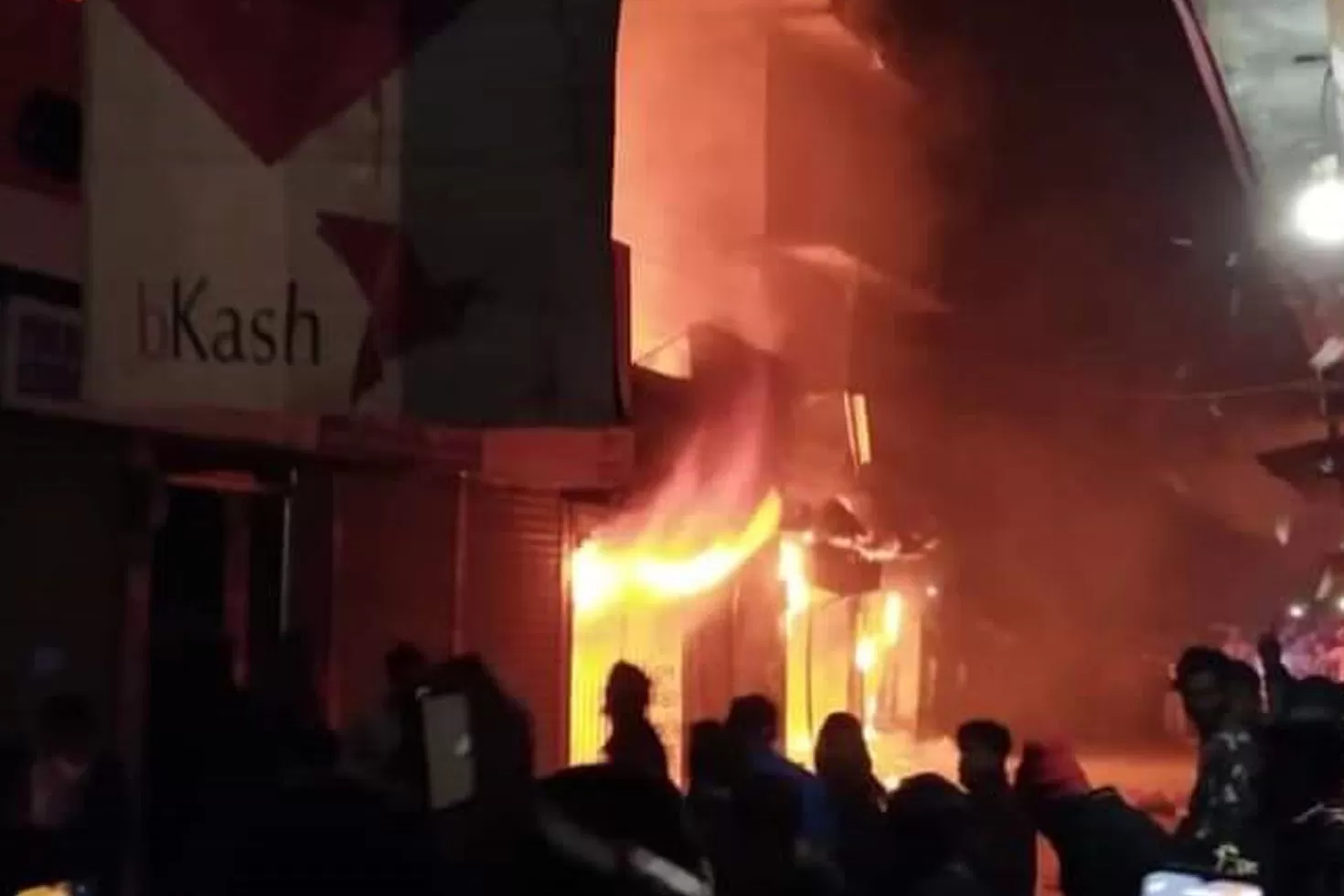 শর্ট সার্কিটের আগুনে পুড়ল ৭ দোকান