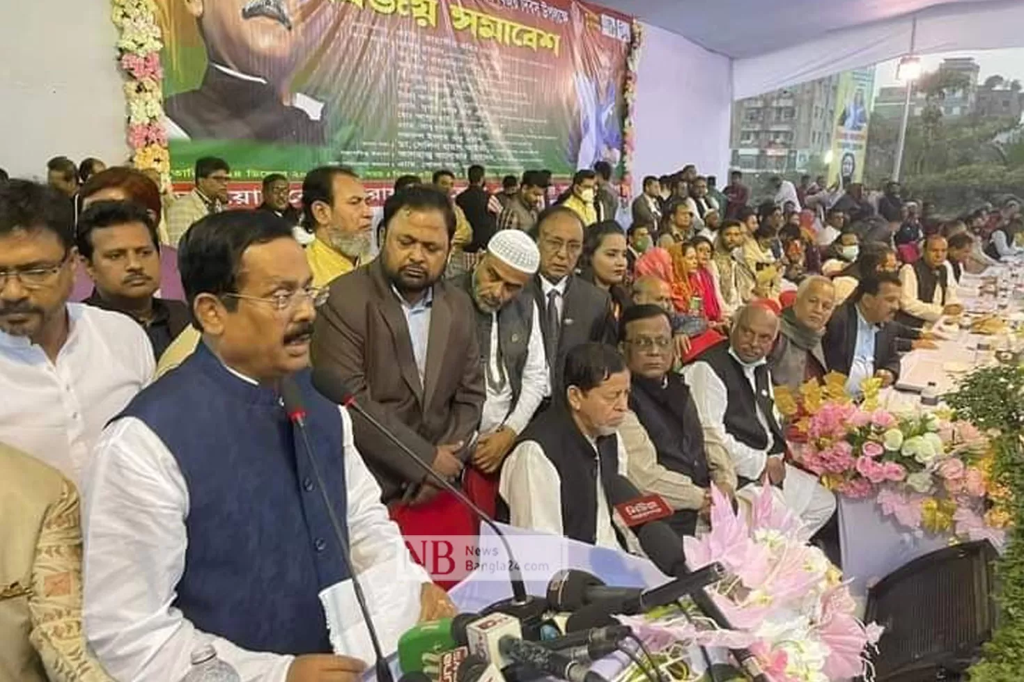 ভোটারদের হাত ধরতে হবে, পা-ও ধরতে হবে: নানক