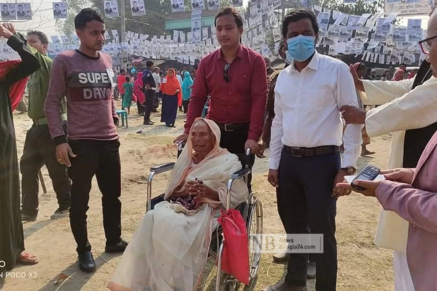 ‘ছোট ছেলেকেই ভোট দিব আমি’ 