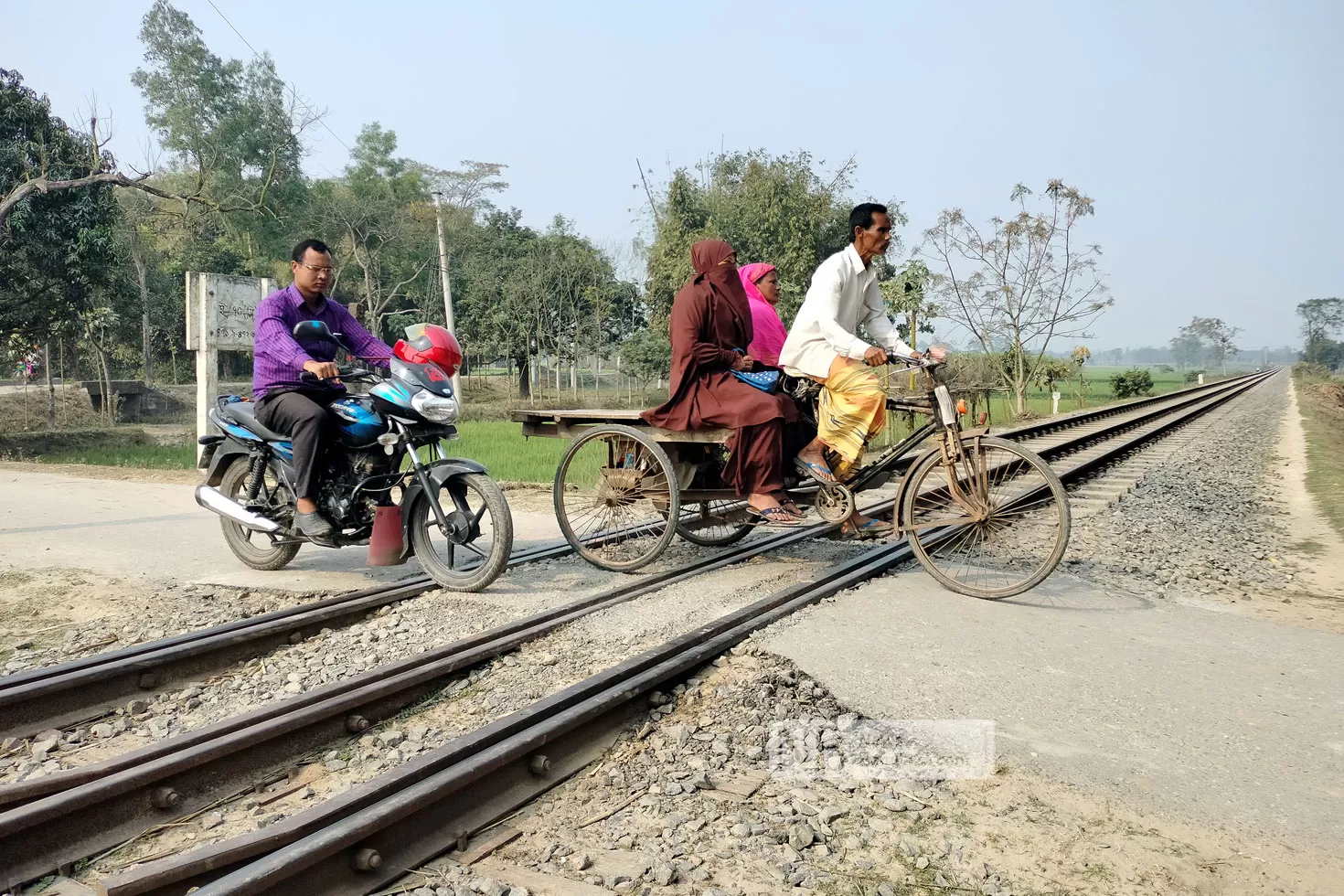 ৭৩-রেলক্রসিংয়ের-৬৫টিতেই-নেই-গেটম্যান