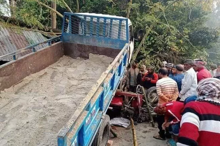 অটোরিকশায় পিকআপ ভ্যানের ধাক্কা, নিহত ৩ নারী