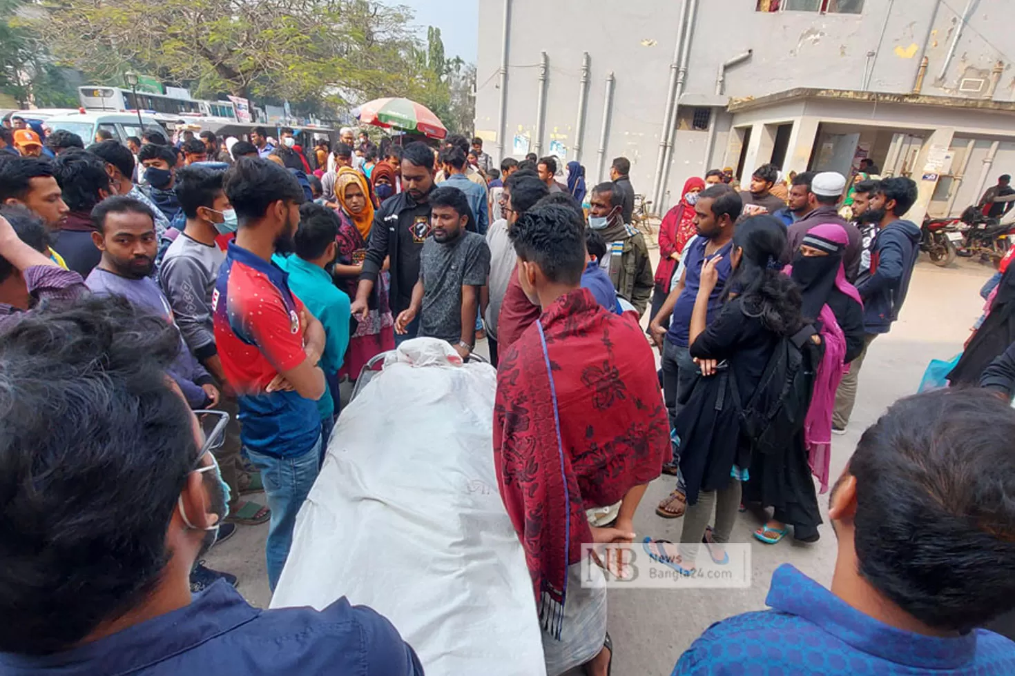 বাসচাপায় বিশ্ববিদ্যালয় শিক্ষার্থী নিহত